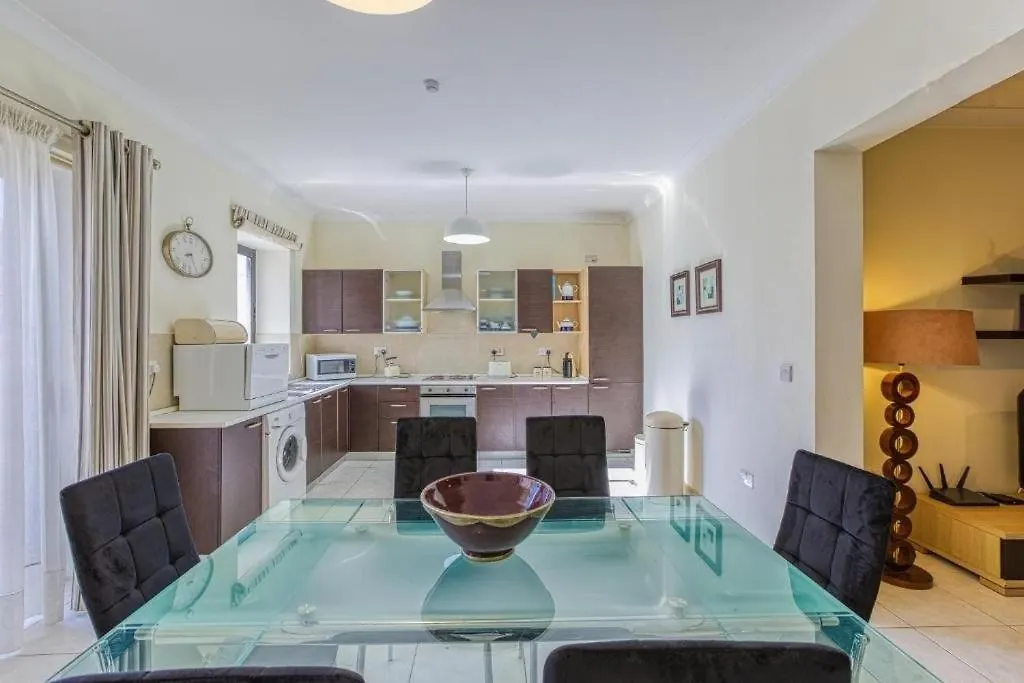 Beautiful 3 Bed Rm Apartment Close To Sea And Best Of Sliema Malta
