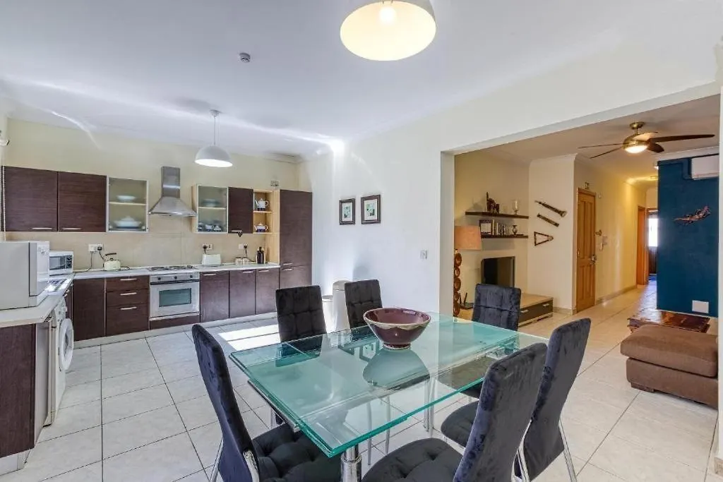 Beautiful 3 Bed Rm Apartment Close To Sea And Best Of Sliema 0*,
