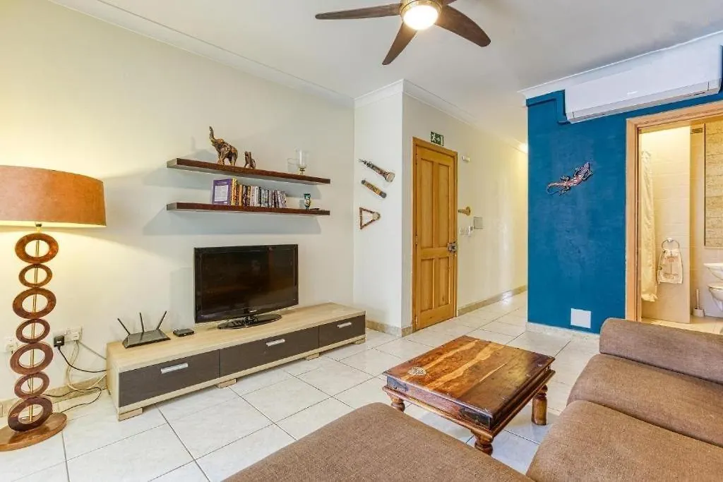 Beautiful 3 Bed Rm Apartment Close To Sea And Best Of Sliema Malta