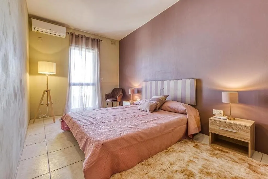 Beautiful 3 Bed Rm Apartment Close To Sea And Best Of Sliema