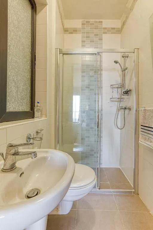 Beautiful 3 Bed Rm Apartment Close To Sea And Best Of Sliema Malta