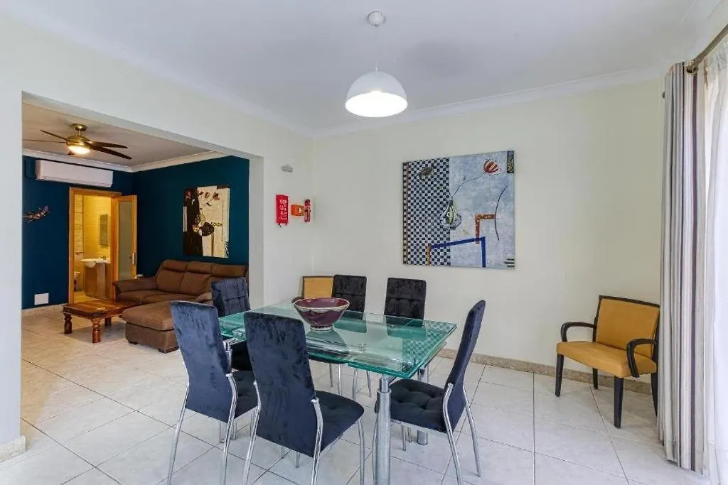 Beautiful 3 Bed Rm Apartment Close To Sea And Best Of Sliema