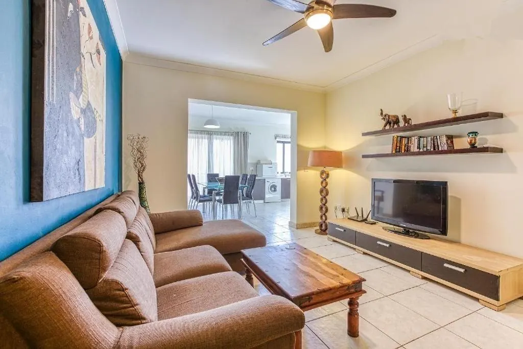 Beautiful 3 Bed Rm Apartment Close To Sea And Best Of Sliema