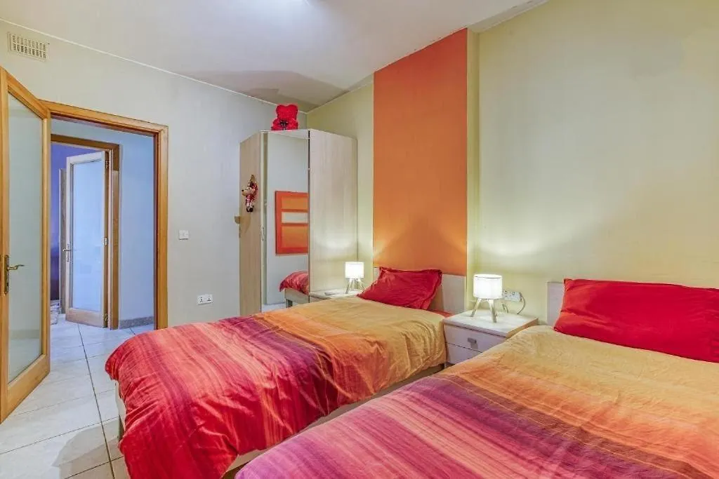 Beautiful 3 Bed Rm Apartment Close To Sea And Best Of Sliema