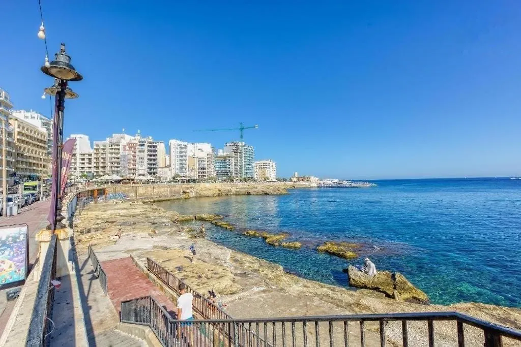 Beautiful 3 Bed Rm Apartment Close To Sea And Best Of Sliema Malta